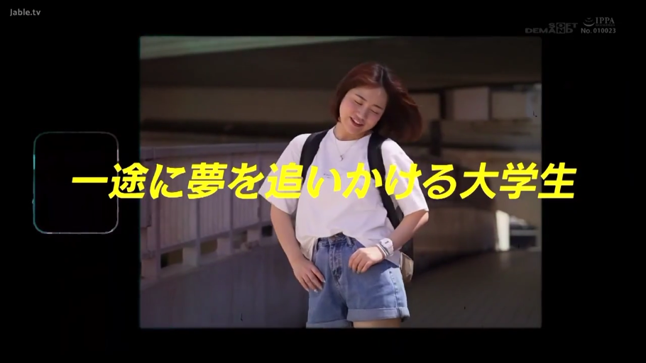 中景 · 站姿 · 户外 · 白色T恤