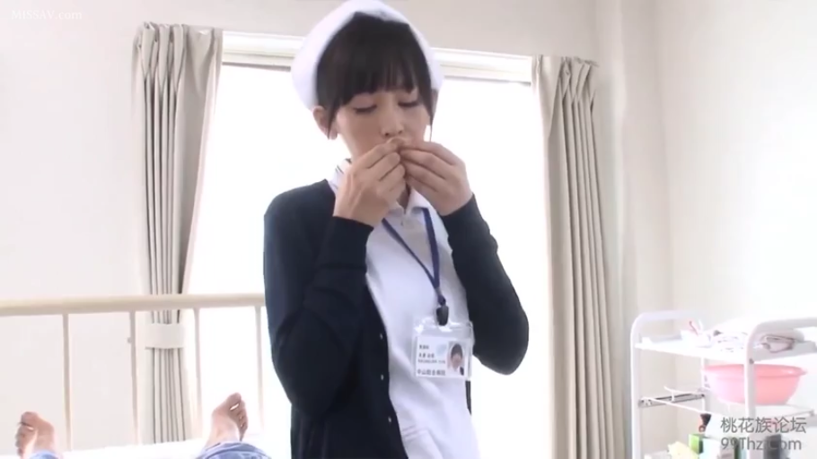 病房 · 护士服 · 专注 · 站立 · 半身 · 制服诱惑 · 避孕套 · 吹避孕套