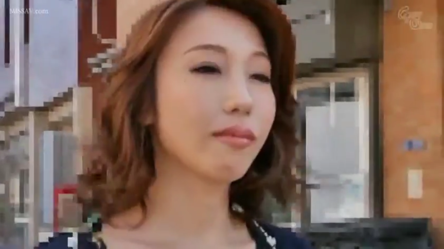 站立 · 面部特写 · 户外街道 · 休闲上衣