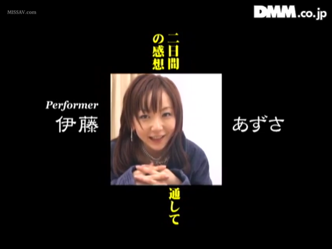 自然放松 · 面部特写 · 摄影棚 · 深蓝色上衣 · 无 · 画面四周有日文排版字幕