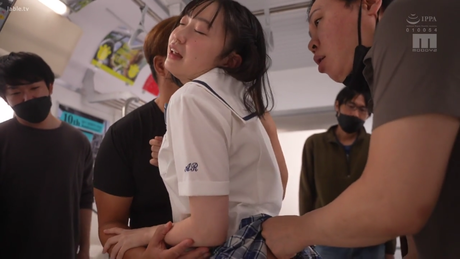 校服 · 中景 · 电车