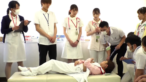 水手服 · 诊疗室 · 远景 · 躺姿