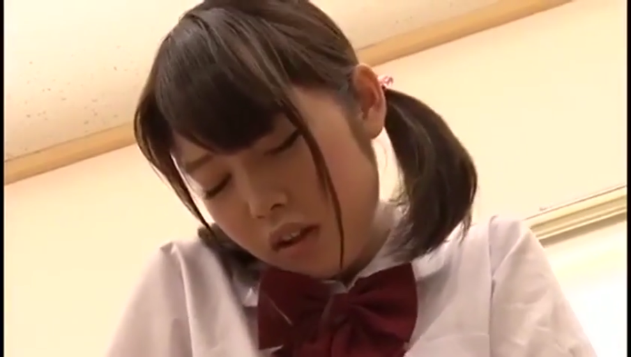 室内 · 低头 · 脸部特写 · JK制服