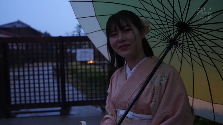 温柔 · 面部特写 · 夜间 · 雨伞 · 粉色和服