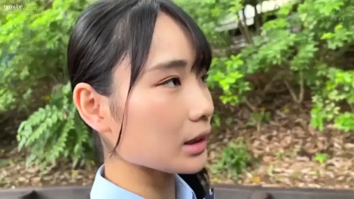 树林 · 浅蓝色衬衫 · 自然妆容 · 脸部侧颜