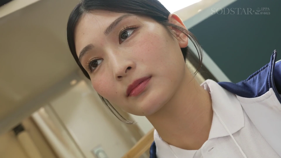 教室 · 脸部特写 · 运动服