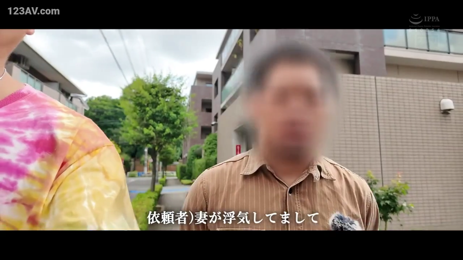 站立 · 休闲装 · 户外街道