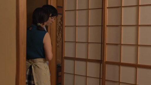 站立 · 中景 · 围裙 · 日式房间