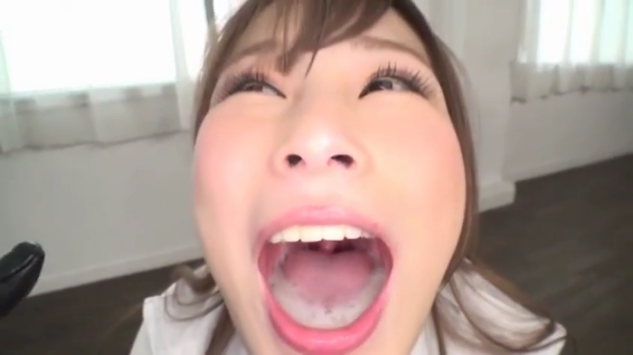 室内 · 口内特写 · 白色上衣 · 翻白眼 · 嘴角精液残留 · 内射