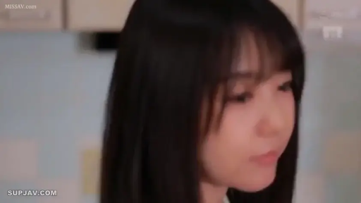 室内 · 侧脸 · 茫然 · 无可见衣物