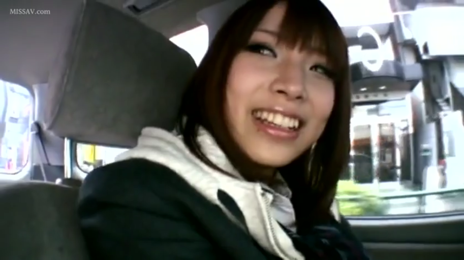 坐姿 · 面部 · 微笑 · 制服 · 聊天 · 车内 · 长发 · 汽车