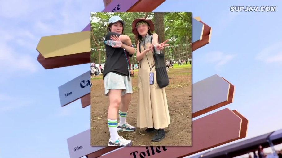 全身 · 微笑 · 拍照 · 站立摆姿 · 休闲户外装 · 森林公园