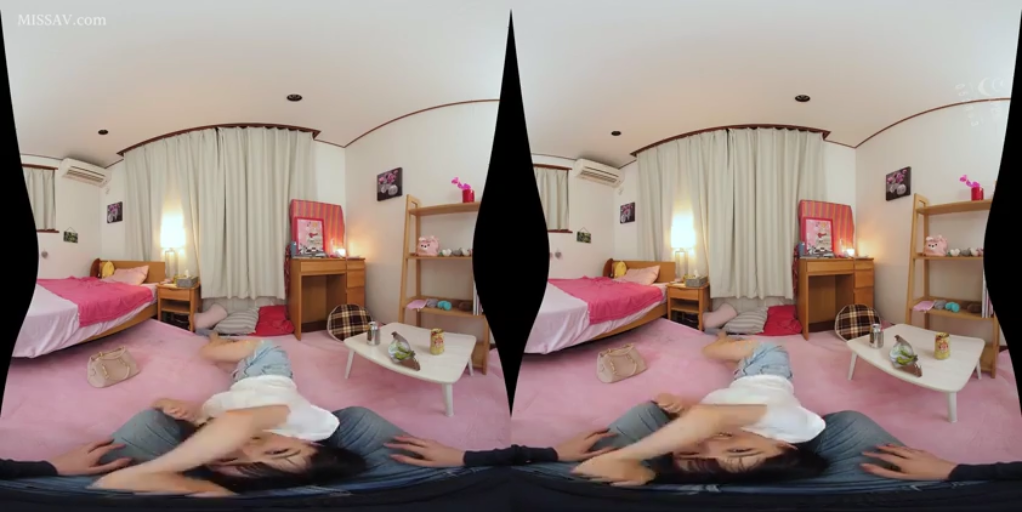 卧室 · 白色T恤