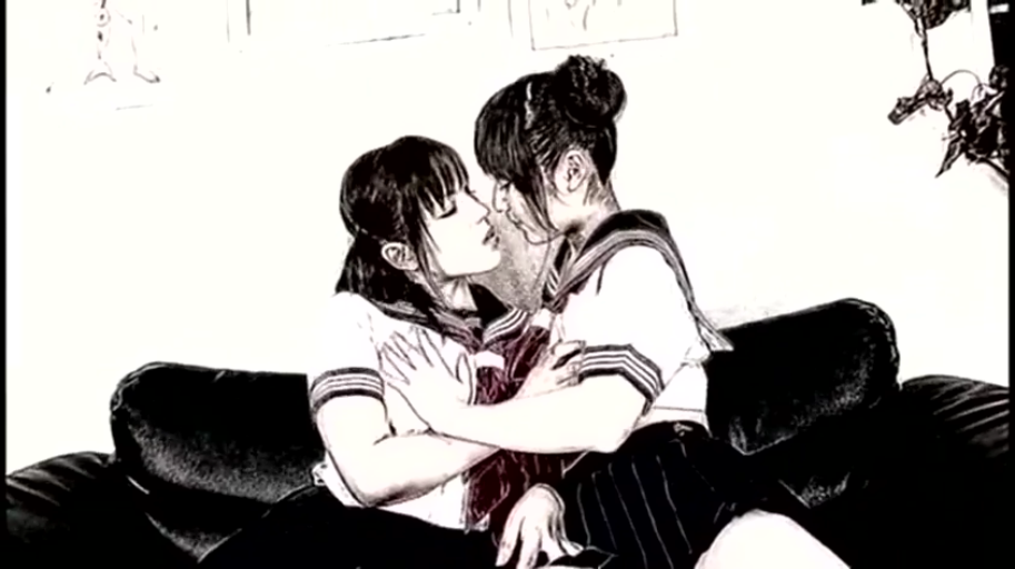 渴望 · 百褶裙 · 室内沙发 · 两人面部特写 · 百合前戏 · 黑白画风