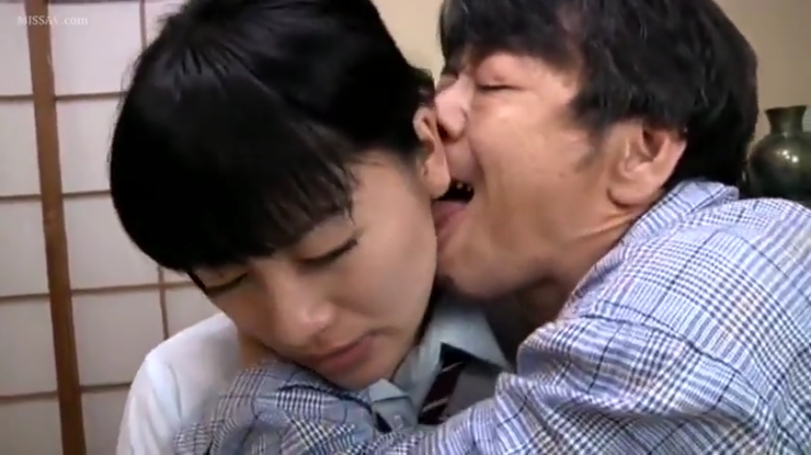 室内 · 脸部特写 · 拥抱 · 制服 · 隐忍 · 熟女 · 舔耳