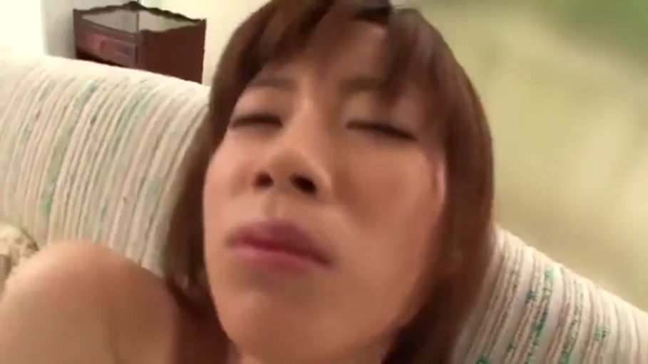 Close-up of the face · 沙发床 · 高潮快感 · Nude · 性爱进行中