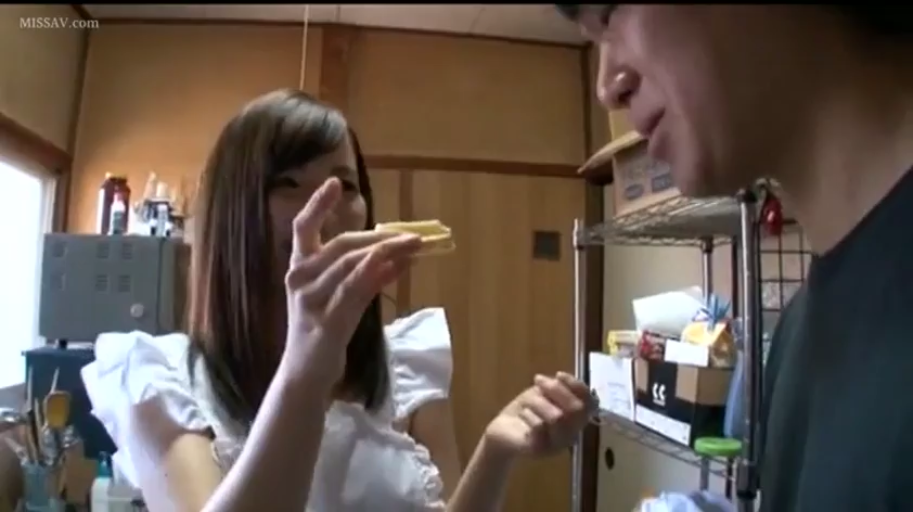微笑 · 厨房 · 女仆装 · 食物 · 人物半身特写