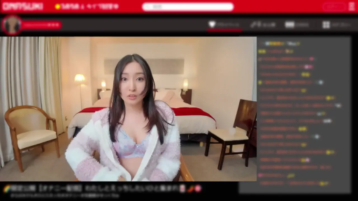 讨好 · 面部特写 · 毛绒睡袍 · 酒店房间 · 直播设备 · 直播弹幕