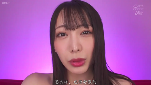 室内 · 娇羞 · 面部特写 · 粉色背景 · 裸露肩膀