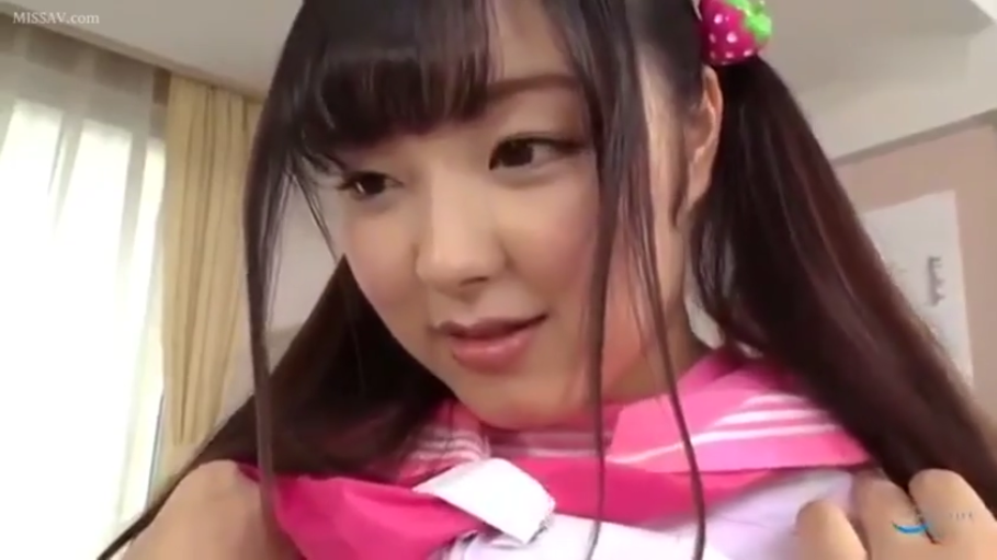 室内 · 脸部特写 · 微喜 · 粉色水手服领巾 · 草莓装饰头饰