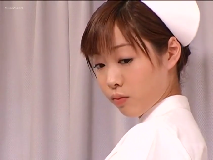 白色护士服 · 診療室 · 若有所思 · 头部特写 · 护士帽