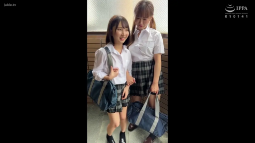 走廊 · 害羞 · 白色短袖衬衫 · 全身正面 · 制服书包