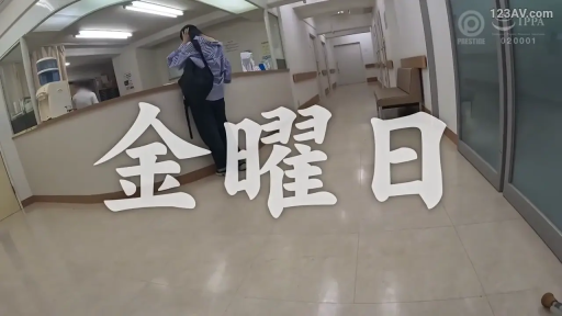 応接室 · 背包 · 条纹长袖上衣