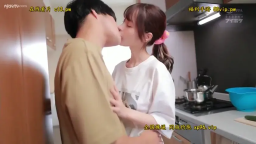 投入 · 站姿 · 半身特写 · 厨房 · 接吻 · 休闲服 · 成人视频 · 厨具