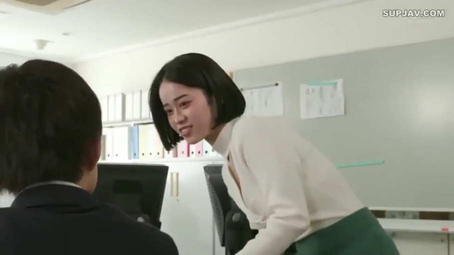 办公室 · 诱惑神情 · 女方半身特写 · 办公电脑 · 男士深色西装