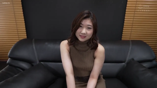 室内 · 棕色无袖高领毛衣裙