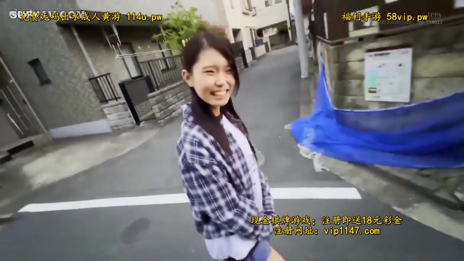 白色内搭 · 顔部のクローズアップ · 开朗 · 室外
