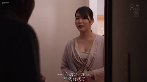 室内 · 站立 · 自然 · 半身 · 休闲装 · 对话 · 中文字幕