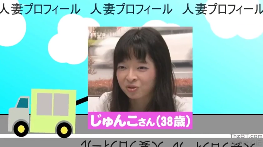 脸部特写 · 交谈中 · 浅色上衣 · 日语文字信息 · 演播室或采访背景