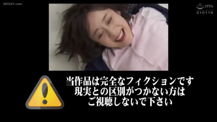 室内 · 脸部特写 · 沉醉 · IPPA标识 · 淡粉色衬衫