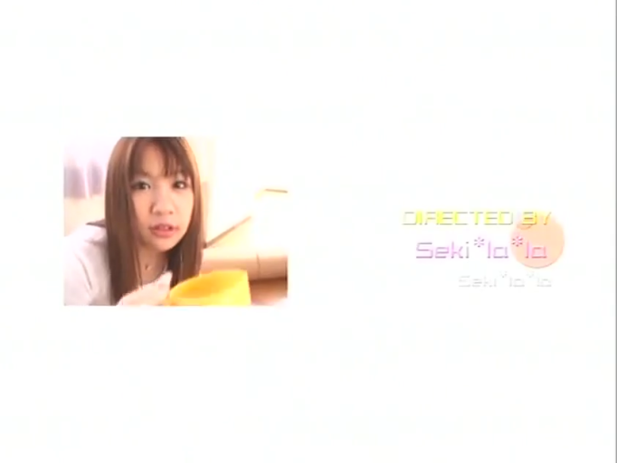 室内 · 自然 · 白色上衣 · 黄色容器 · 脸部近景 · 画面包含制作人信息字幕