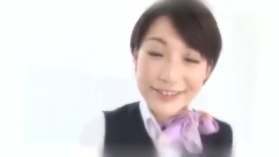 室内 · 脸部特写 · 温柔 · 紫色领结