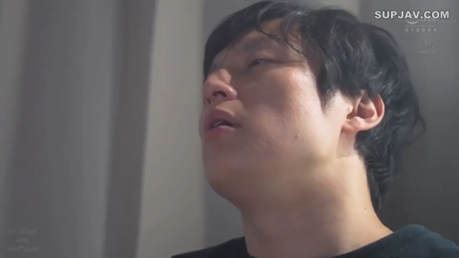 室内 · 嘴巴微张 · 黑色短袖 · 疑似口交中 · 男性脸部特写
