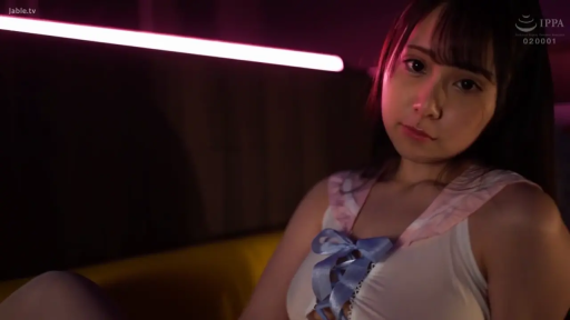 胸部以上 · 深情注视 · 昏暗的卧室 · 露肩学生制服 · 粉色灯带背景