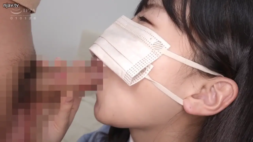 室内 · 闭眼 · 面部侧面特写 · 校服上衣 · 口交 · 白色医用口罩 · 马赛克阴茎