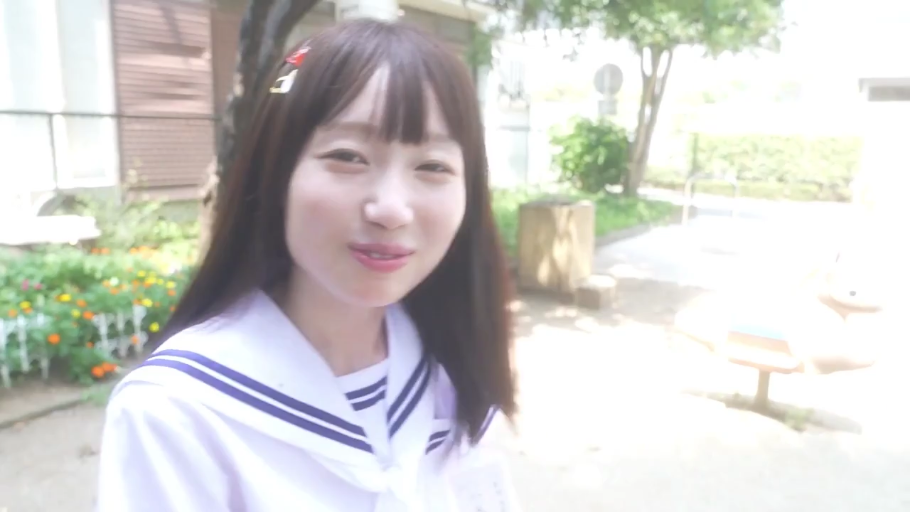温柔 · 面部特写 · 户外公园 · 发卡 · 光线明亮 · 白色水手服校服