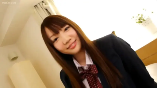 卧室 · 脸部特写 · 温柔微笑 · 波点领结