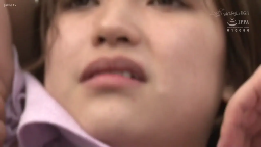 室内 · 脸部特写 · 仰卧 · 衬衫