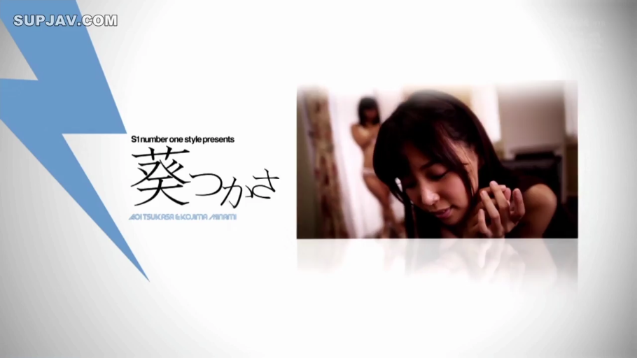 室内 · 深色上衣 · 思索状 · 女优面部特写 · 带有S1出品方字样