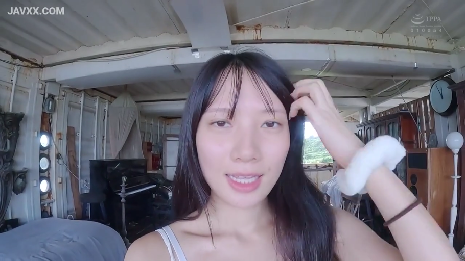 部屋 · 轻松 · 头发细节 · 白色吊带背心 · 发圈