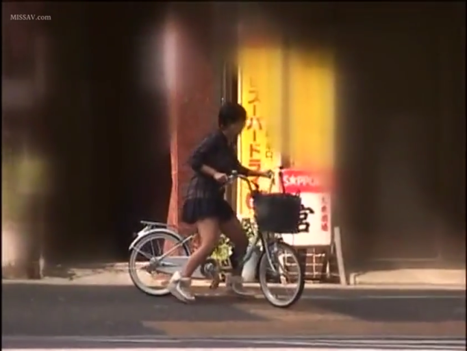 平淡 · 日本街道 · 运动鞋 · 户外街道 · 自行车