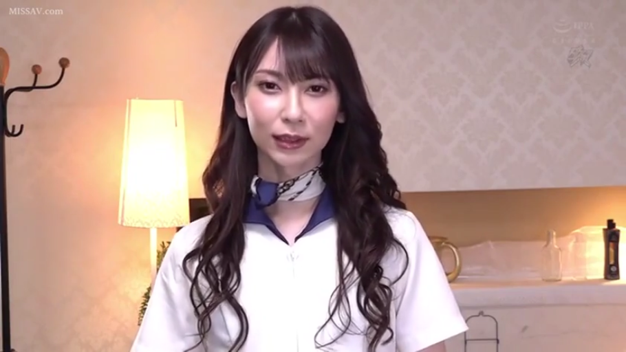 室内 · 自然 · 台灯 · 制服 · 注视镜头 · 长发 · 正面 · 半身照