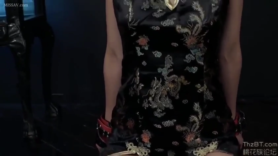 室内 · 坐姿 · 躯干 · 旗袍