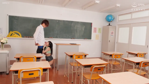 教室 · 专注 · 口交 · 全景 · 衬衫 · 跪姿 · 黑板 · 剧情