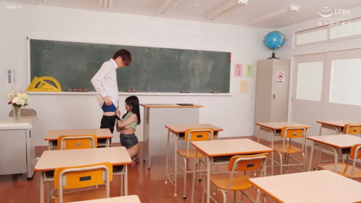教室 · 专注 · 角色扮演 · 口交 · 全景 · 衬衫 · 跪姿 · 课桌椅