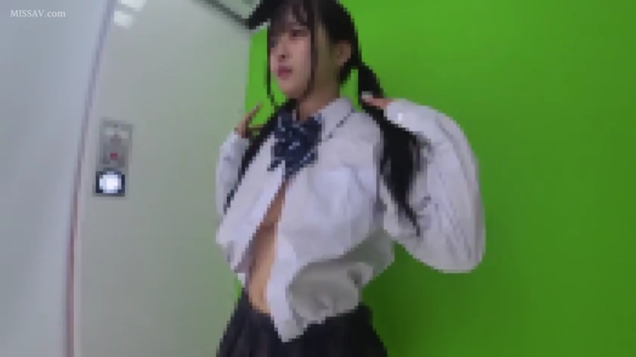 站立 · 中景 · 自然 · JK制服 · 影棚 · 撩衣